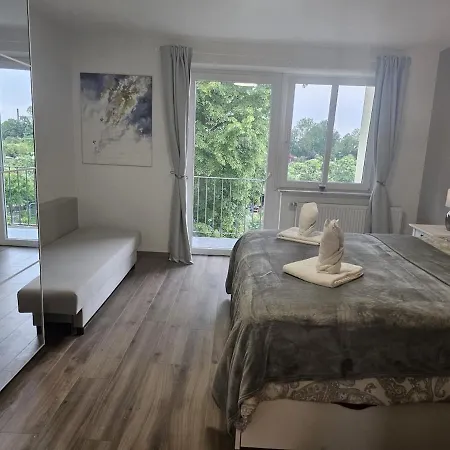 Beautifully Renovated With The Comforts *