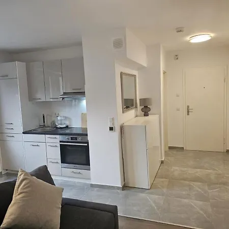 Beautifully Renovated With The Comforts Augsburg
